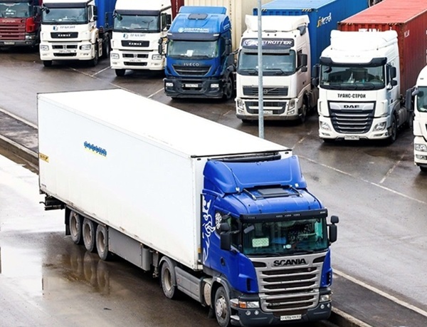 Поставки новых грузовиков в Россию сократились в 20 раз Поставки новых грузовиков в Россию сократились в 20 раз